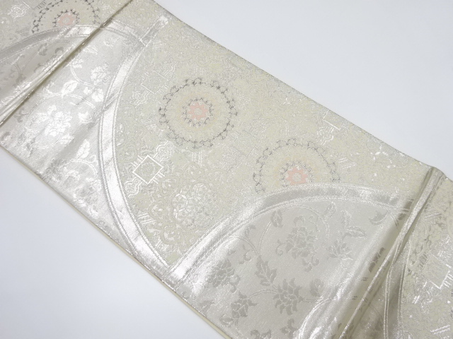 プラチナ箔二重箔華紋に唐花模様織出し袋帯